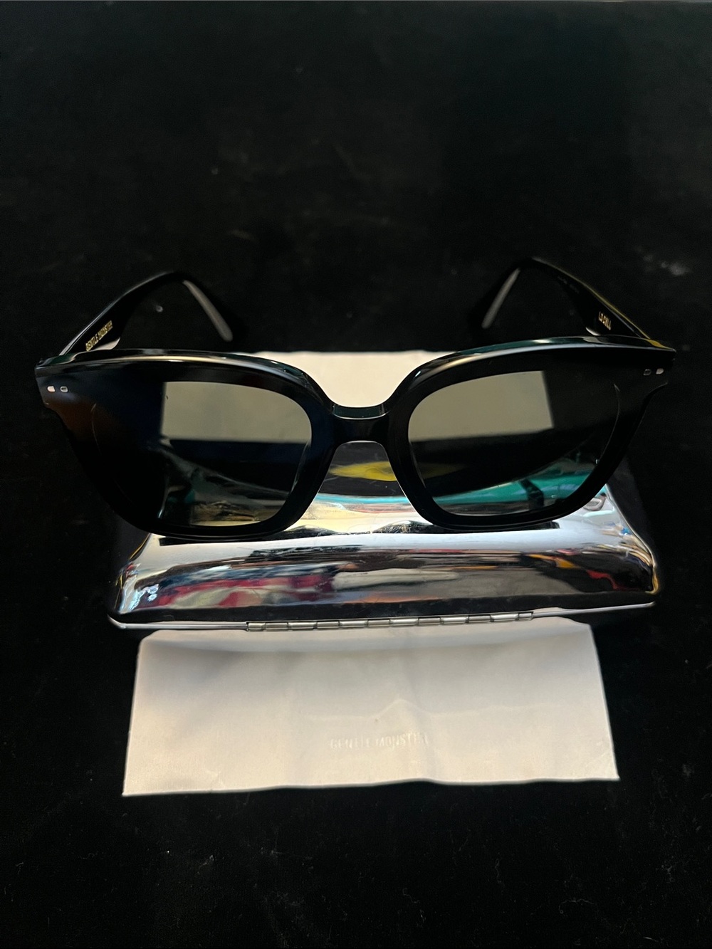 GENTLE MONSTER LO CELL , Black Sunglasses with Gold Logo